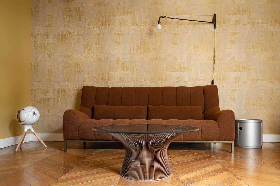 Sofa marron dans un salon design