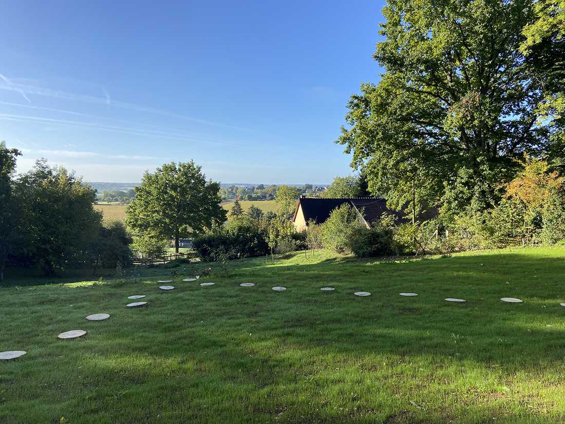 Paysagisme dans le jardin d'une maison dans le Perche