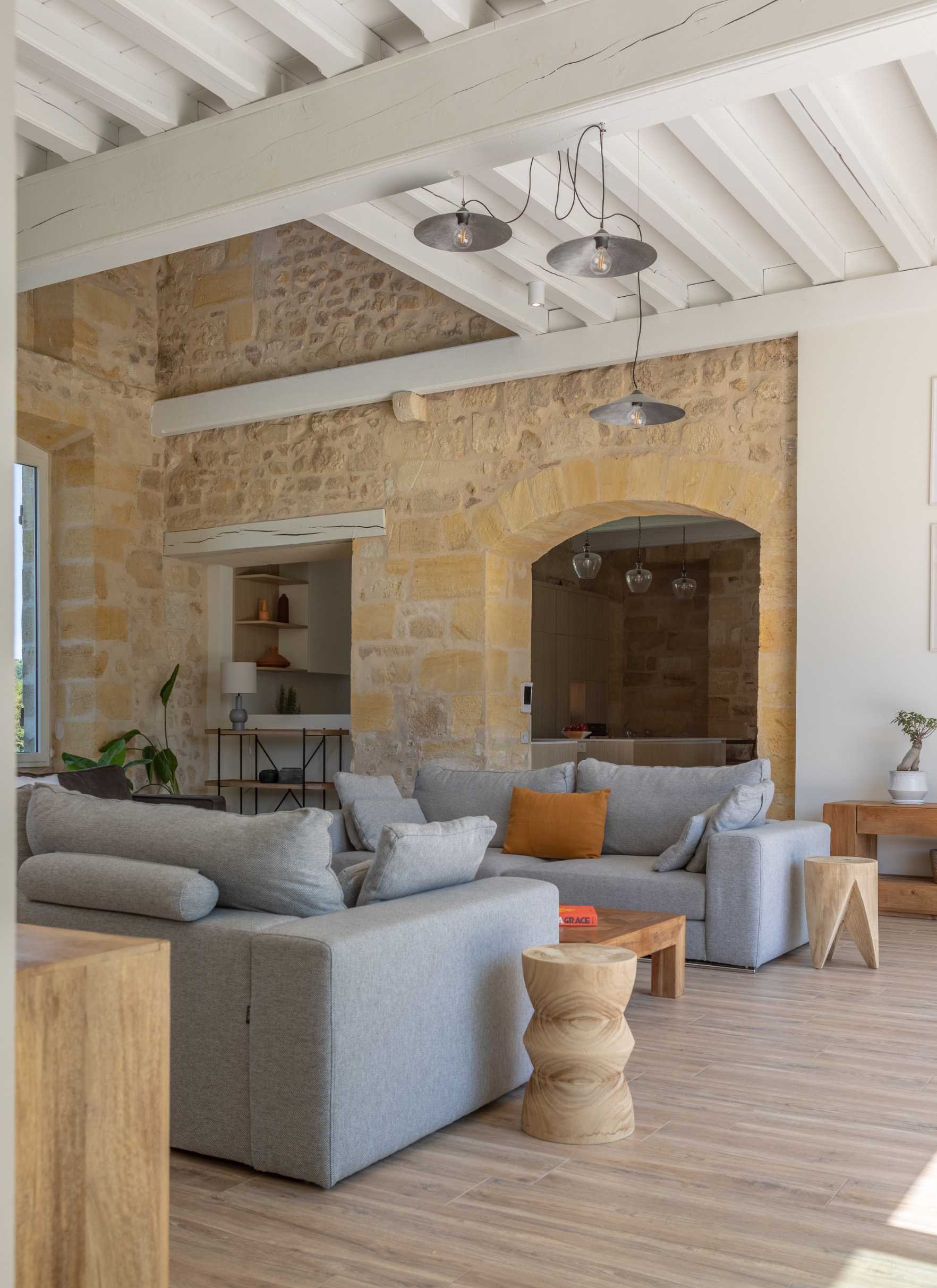 Renovation of a stone house by an interior architect in Nîmes