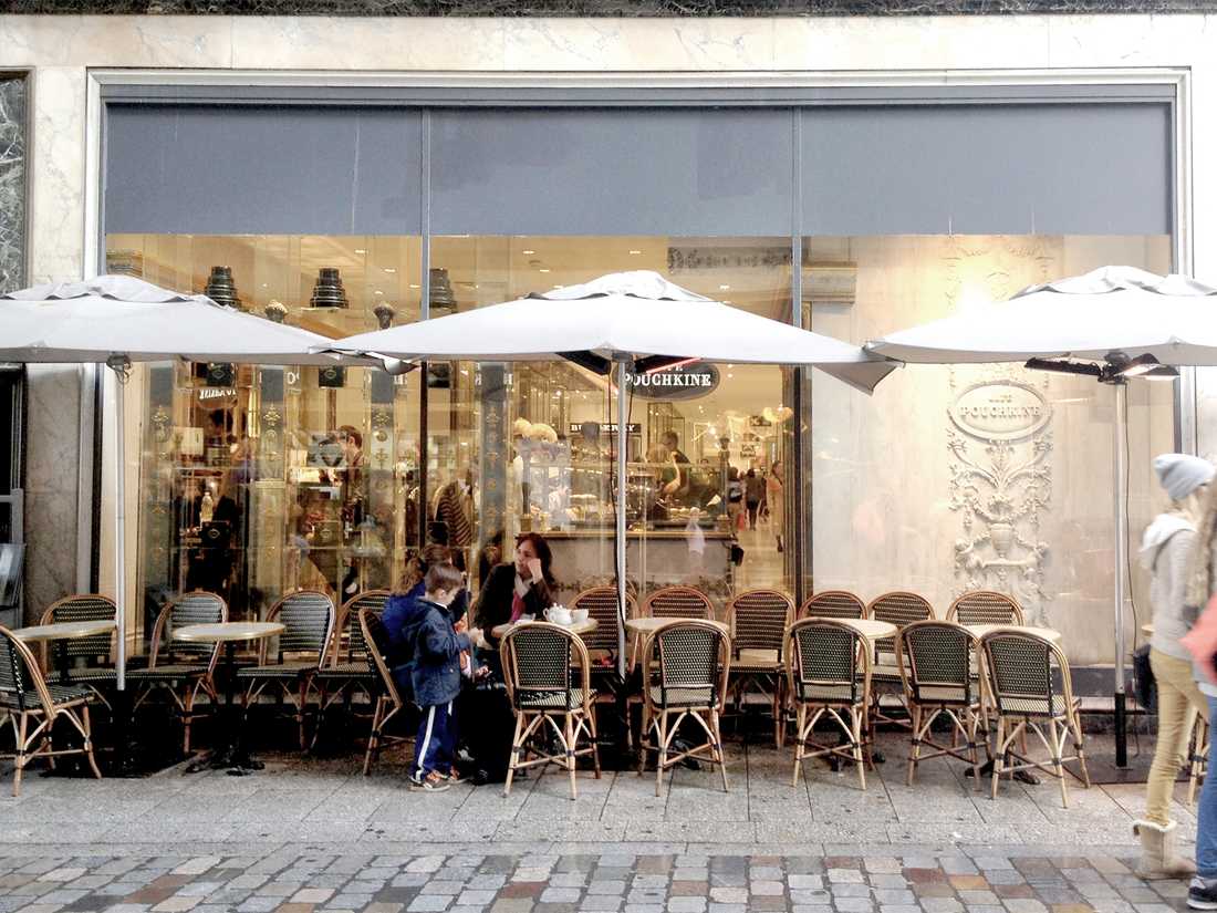 Aménagement d'un café par un architecte spécialiste de l'architecture commerciale à Nîmes