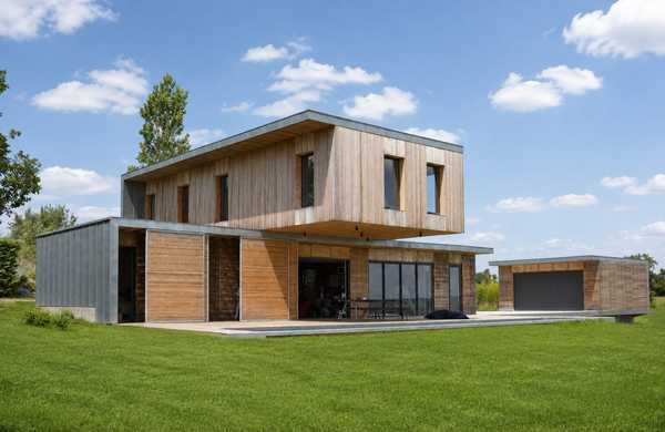 Réalisation d'une maison individuelle contemporaine avec bois et béton dans un esprit Loft par un architecte à Nîmes.