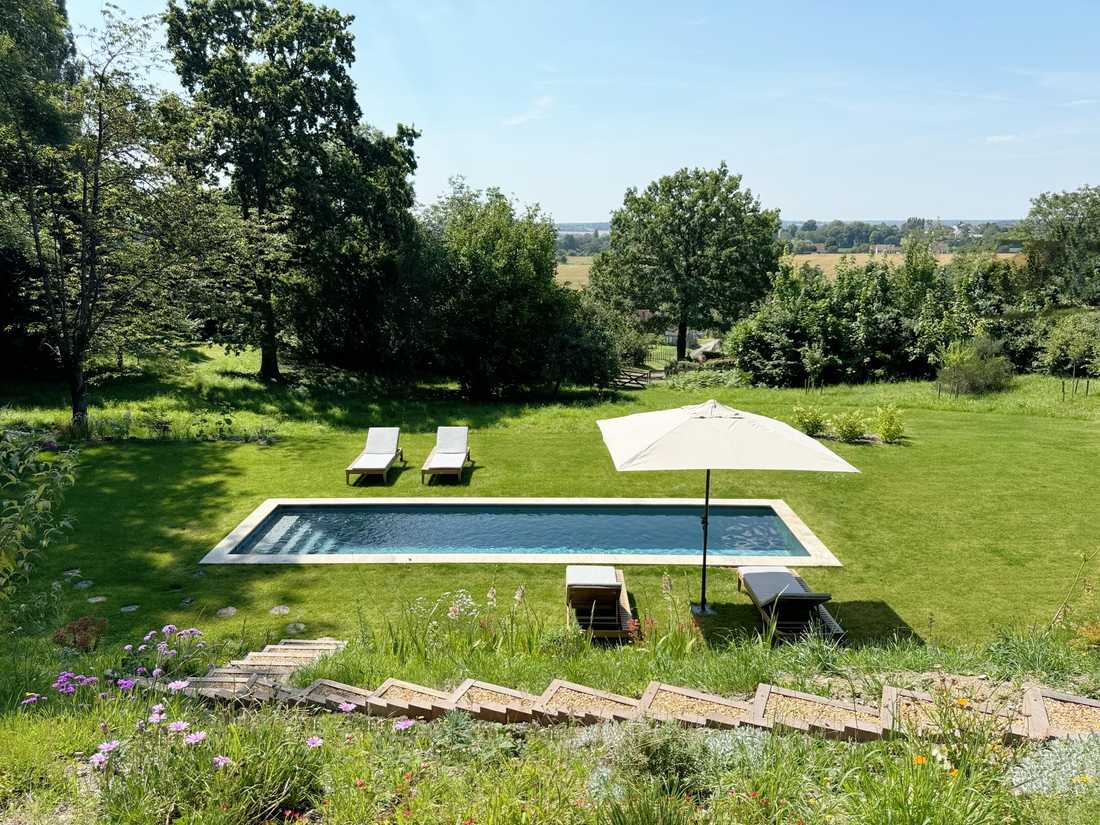 Piscine aménagé par un architecte paysagiste dans le Perche