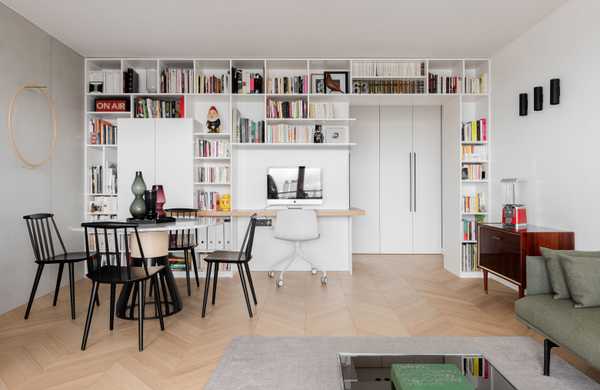 Un architecte d'intérieur modernise un appartement des années 60 à Nîmes.