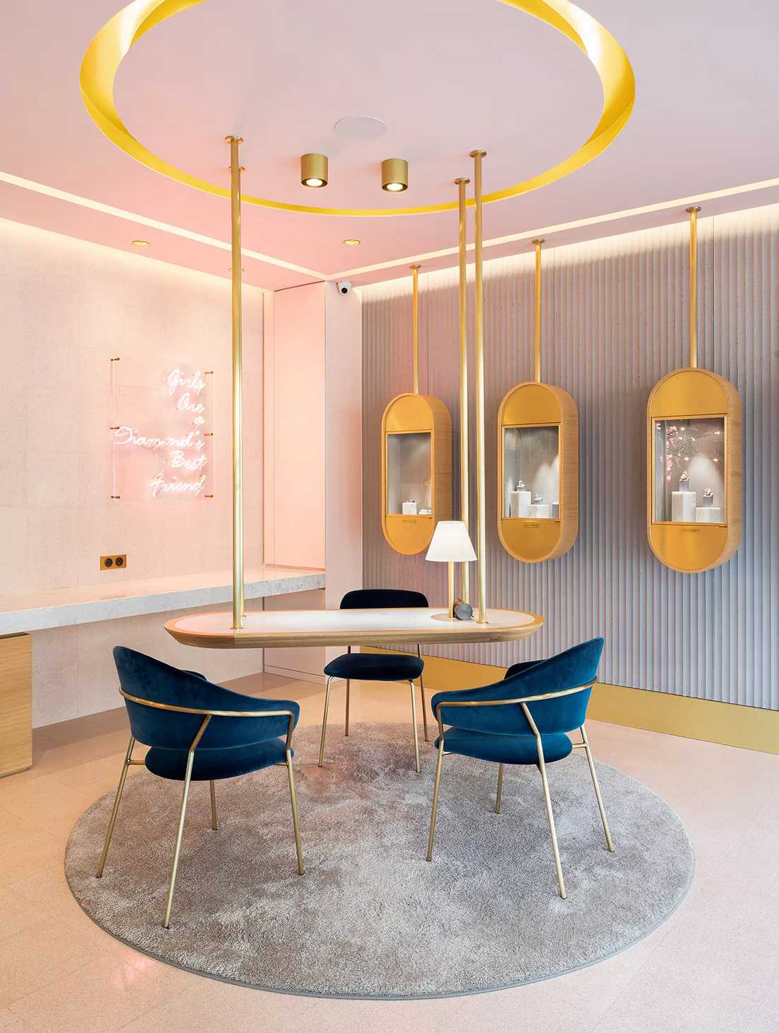 Bijouterie aménagée par un architecte spécialiste de l'architecture commerciale in Nîmes