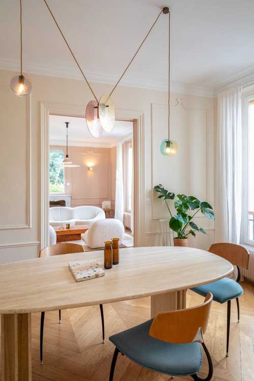 An interior designer redesign an old apartment in Nîmes