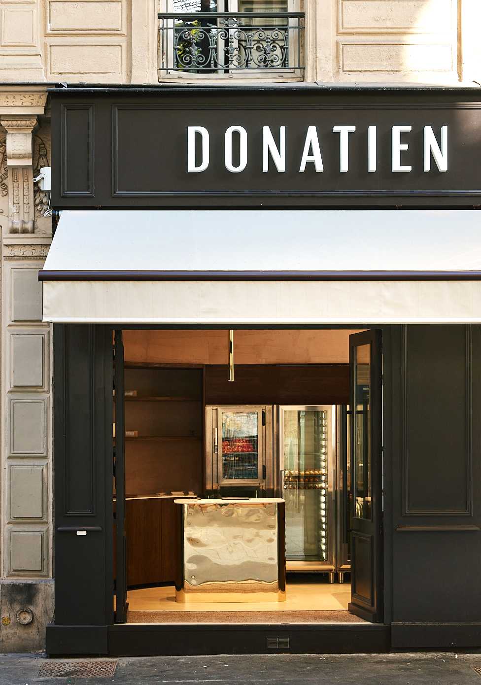 Façade d'une boutique après travaux de rénovation par un architecte in Nîmes