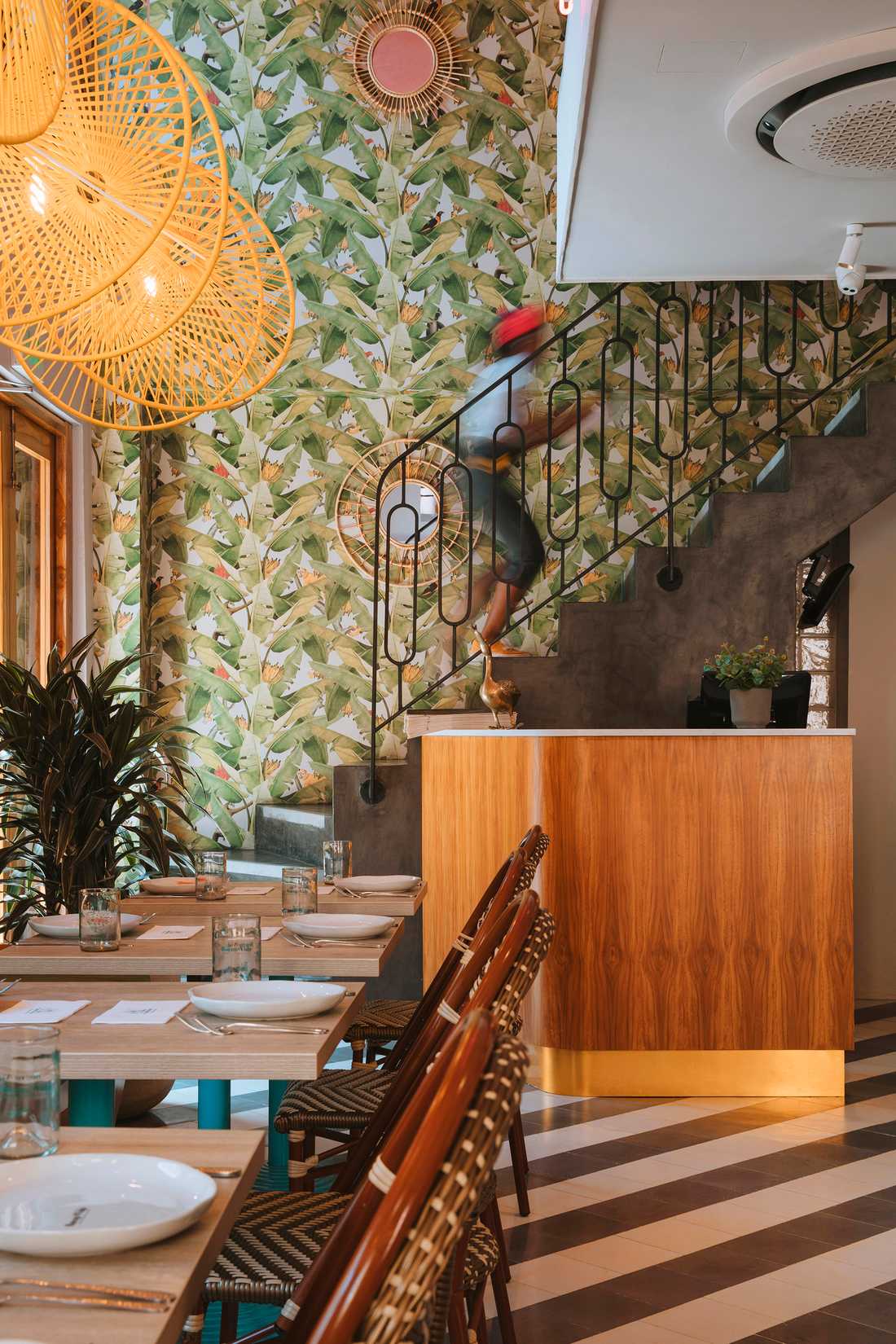 Architecture d'inteéieur d'un restaurant-bar dans le Gard